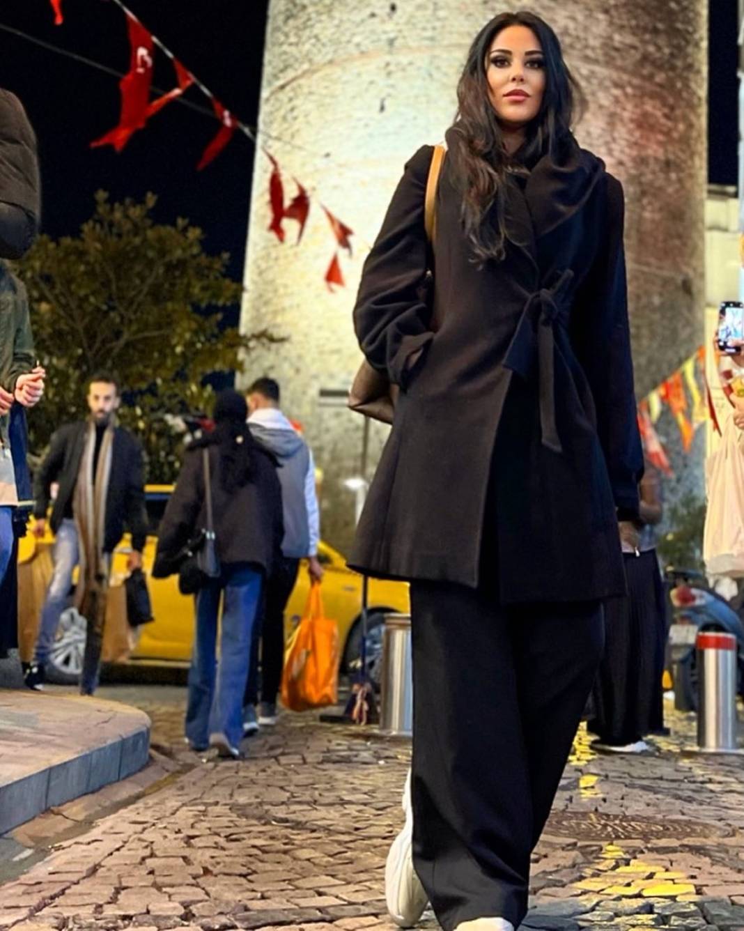 Ben inançlı biriyim, bu camia benim maneviyatıma uygun değil! Ferdi Tayfur'un kızı Tuğçe Tayfur'dan tesettür kararı 11